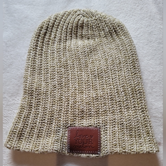 NWOT Love Your Melon Beanie Hat Cap Brand New Without Tags Winter Hat Very Cute - Picture 1 of 4